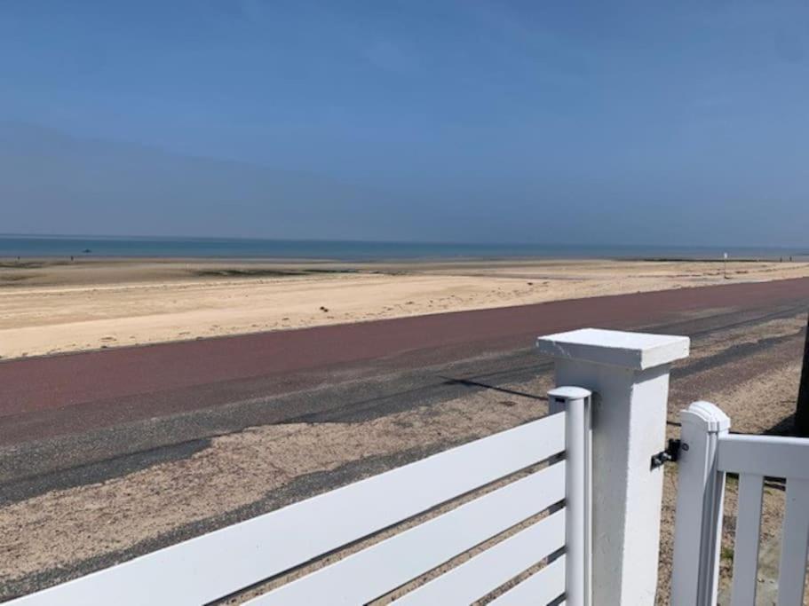 Villa De La Plage, Front De Mer, Juno Beach Bernieres-sur-Mer Экстерьер фото