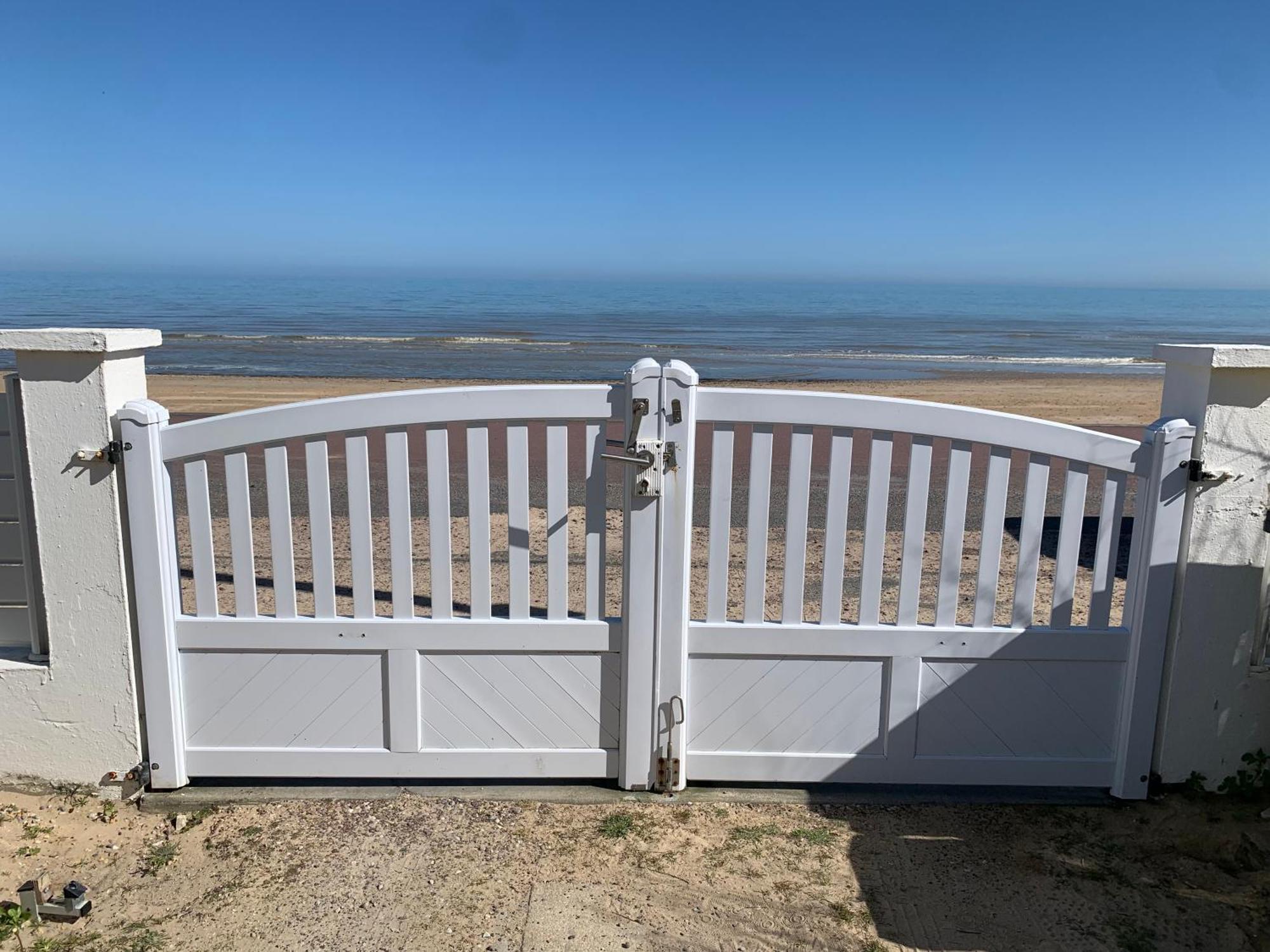 Villa De La Plage, Front De Mer, Juno Beach Bernieres-sur-Mer Экстерьер фото